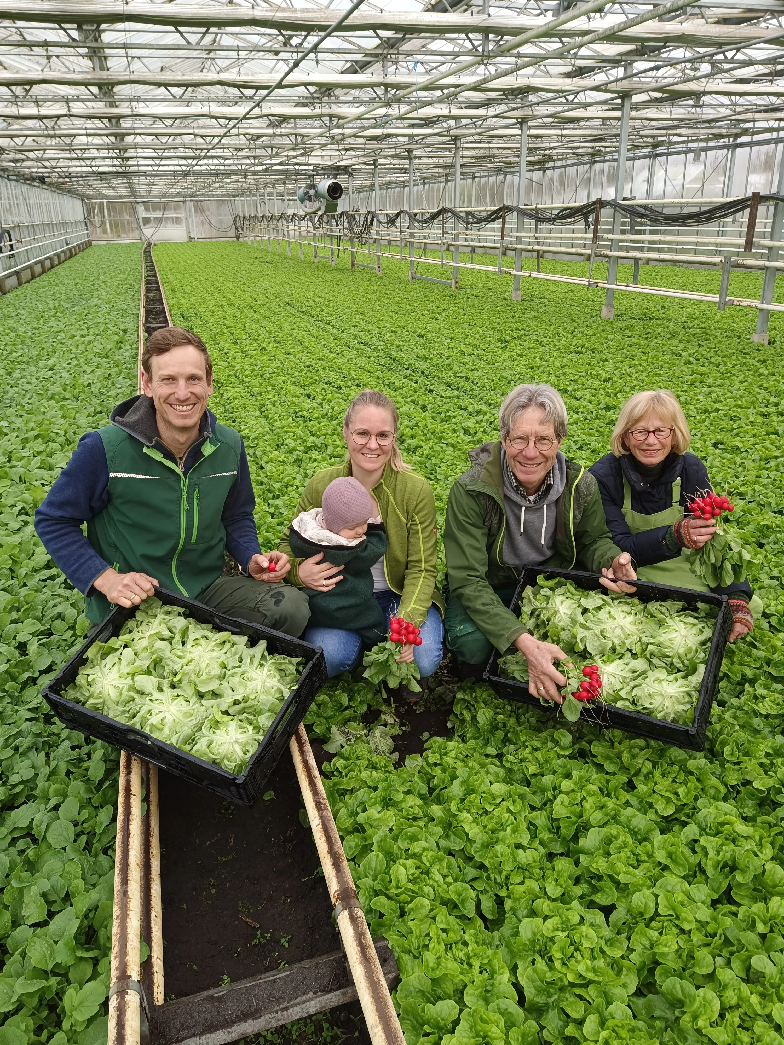Familie Tietze aus Sennfeld im Gewächshaus